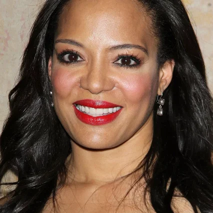 Lauren  Vélez