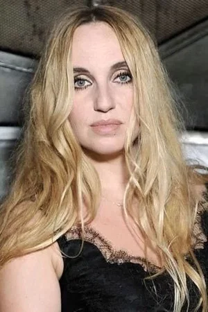 Chloé Mons photo