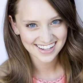Photo star :  Hillary Anne Matthews