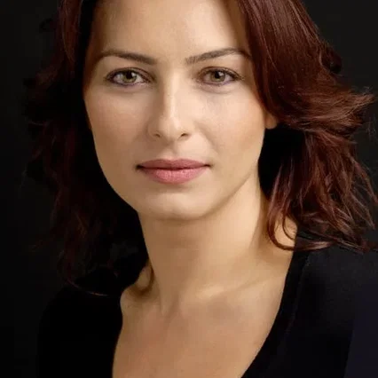  Ayça Bingöl