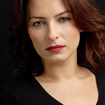 Ayça Bingöl