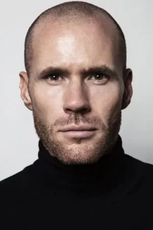 Oliver Trevena photo