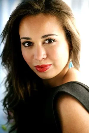  Nadine Sierra photo