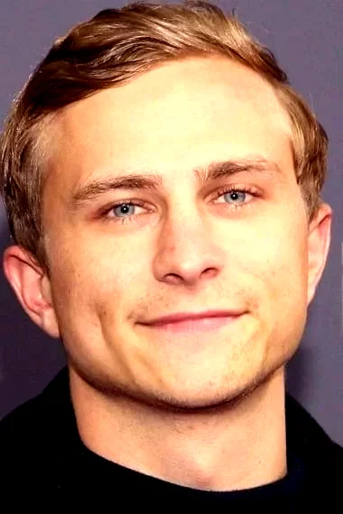 Max Hubacher