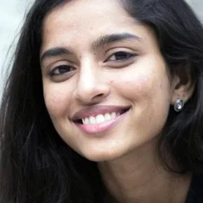 Photo star :  Divya Sripada