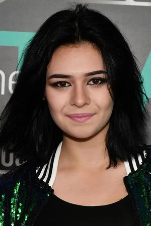  Nicole Maines