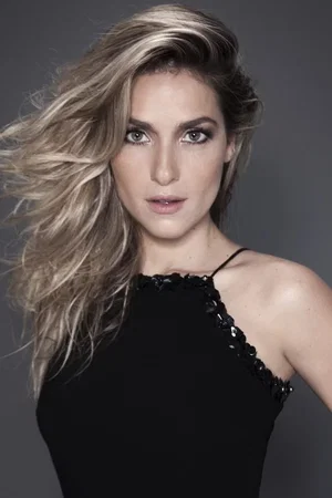  Monique Alfradique photo
