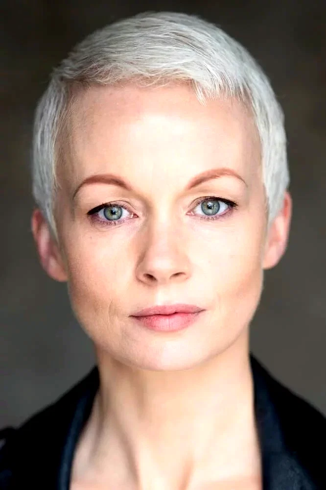 Carolyn Bracken
