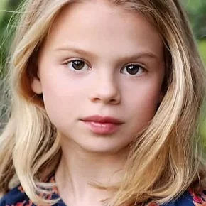 Photo star :  Scarlett Fernandez