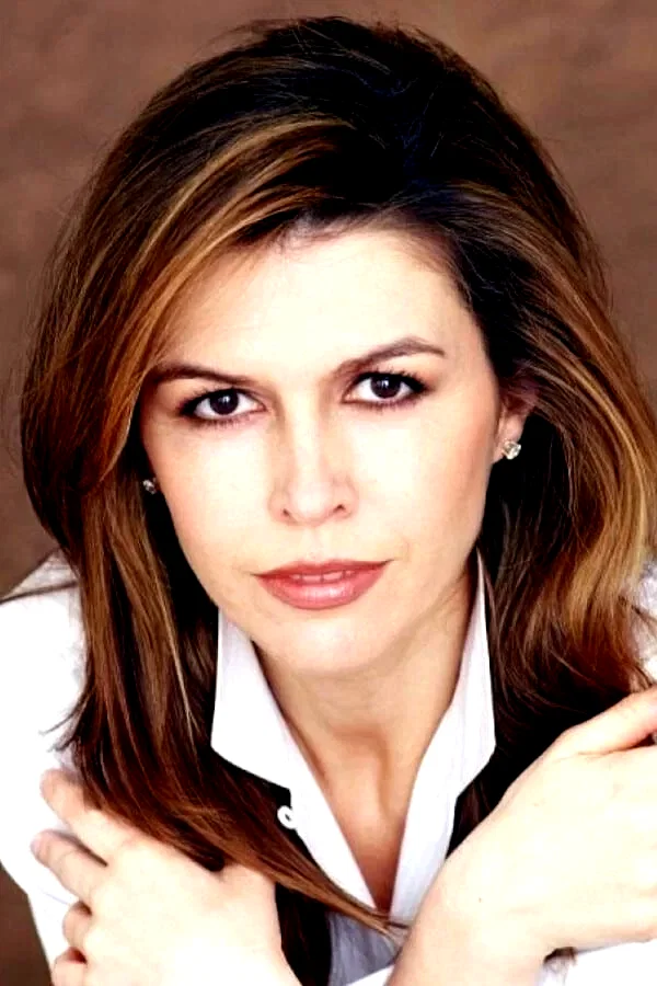 Finola  Hughes