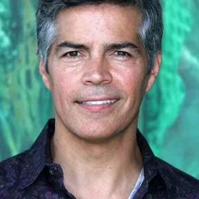 Photo star : Esai Morales
