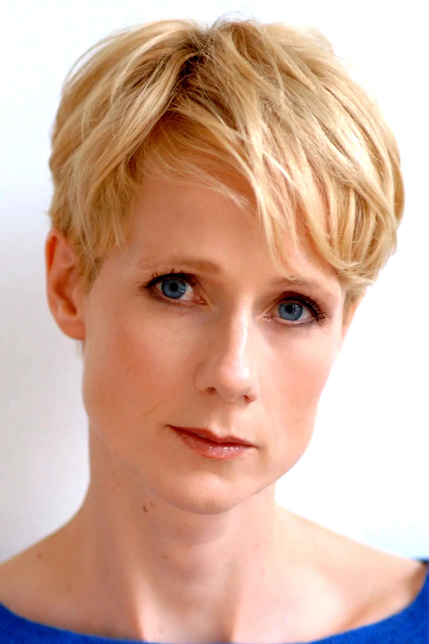  Lucy Taylor