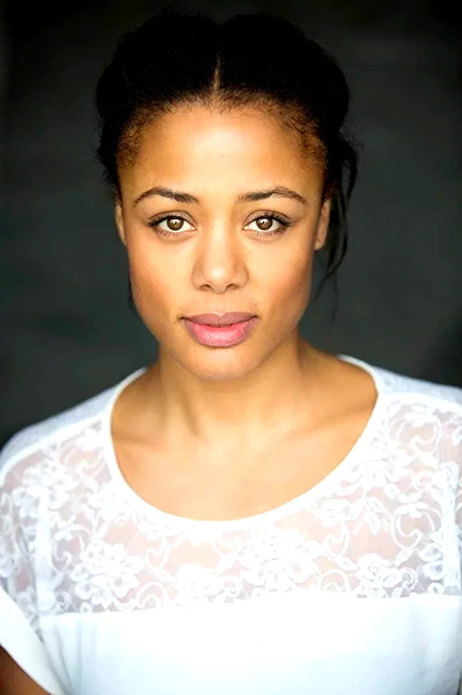 Nina Toussaint-White