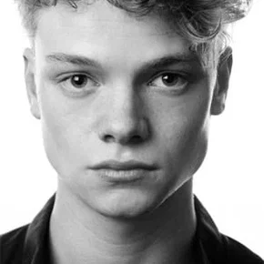 Photo star :  Tom Rhys Harries