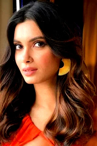  Diana Penty