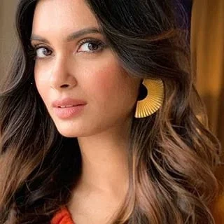  Diana Penty