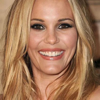 Leslie  Bibb