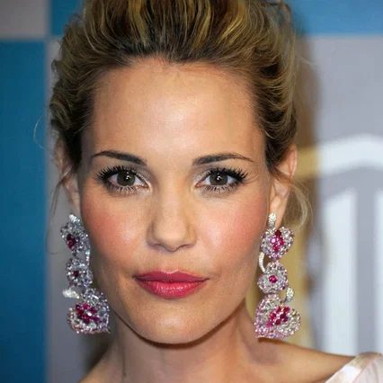 Leslie  Bibb