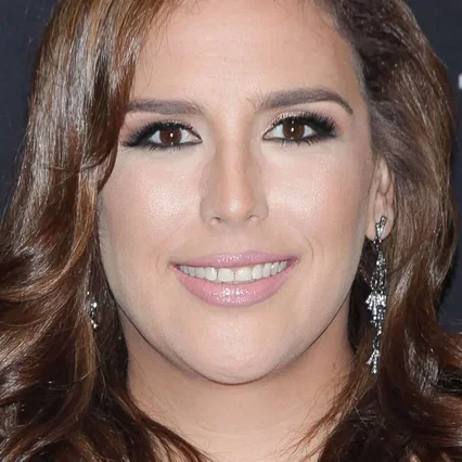  Angélica Vale