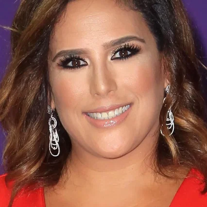  Angélica Vale