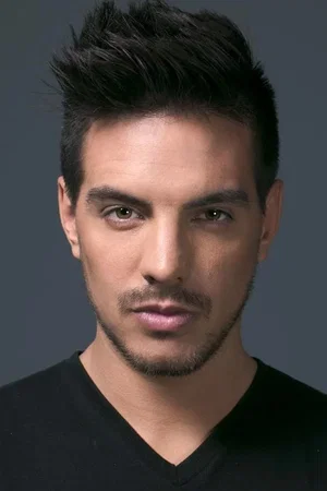  Vadhir Derbez photo