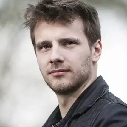  Maciej Musiał