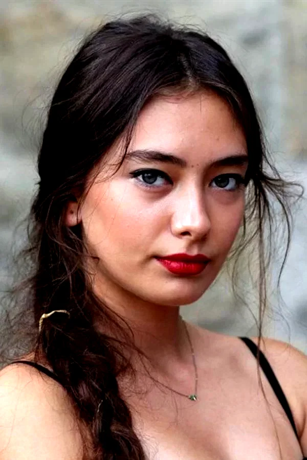  Neslihan Atagül
