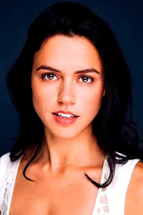  Nina Kiri