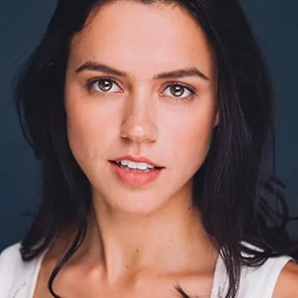  Nina Kiri