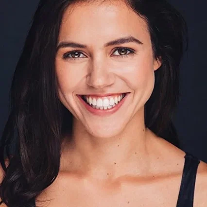  Nina Kiri