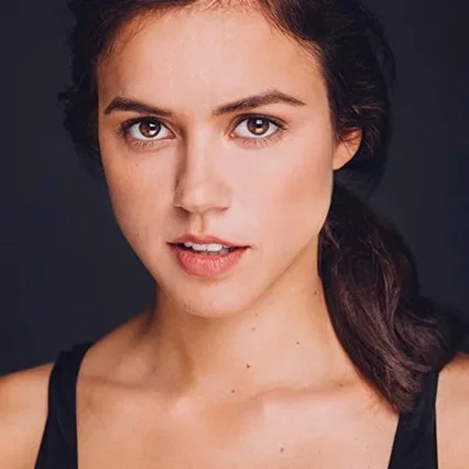  Nina Kiri