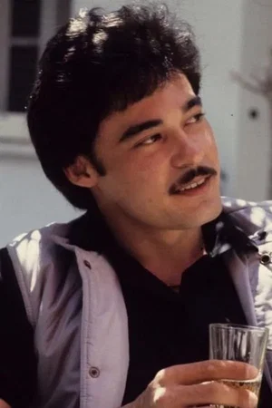  Mark Gil