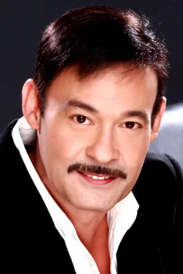  Mark Gil