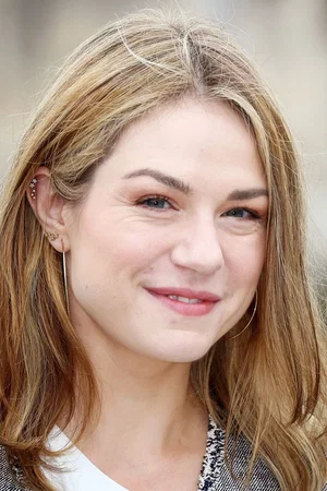 Emilie Dequenne photo