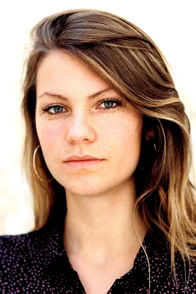  Anna Bullard