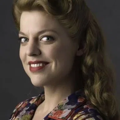  Ella Leyers