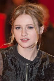 Christa Theret