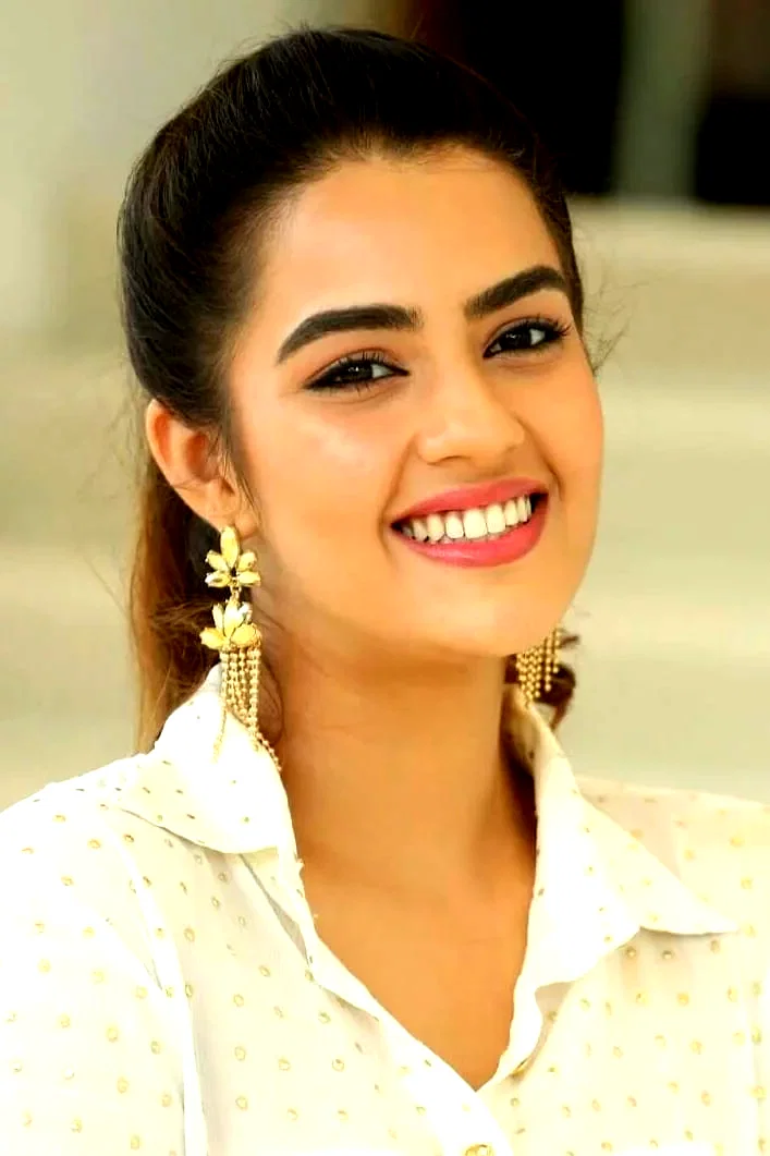  Kavya Thapar