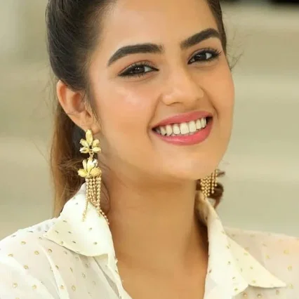  Kavya Thapar