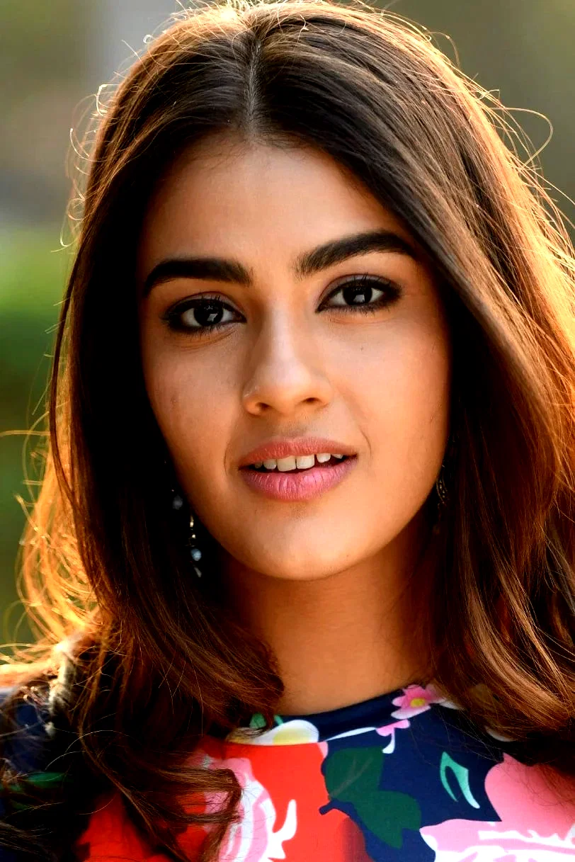  Kavya Thapar