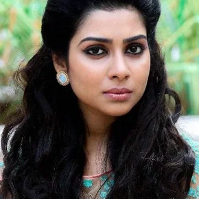 Photo star :  Satna Titus