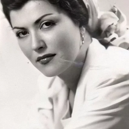  Gloria Marin