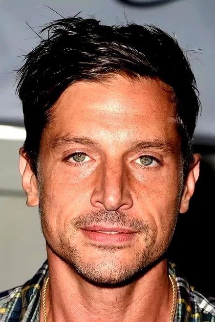 Simon Rex