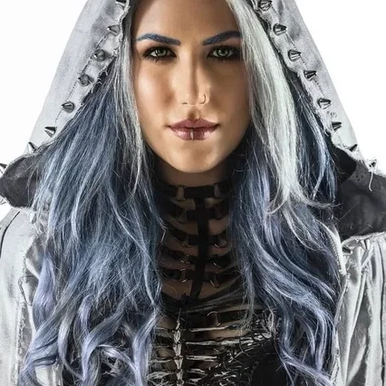  Alissa White-Gluz