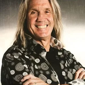 Photo star :  Nicko McBrain