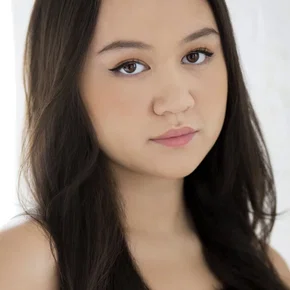 Photo star :  Amalia Yoo