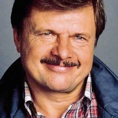  John Karlen