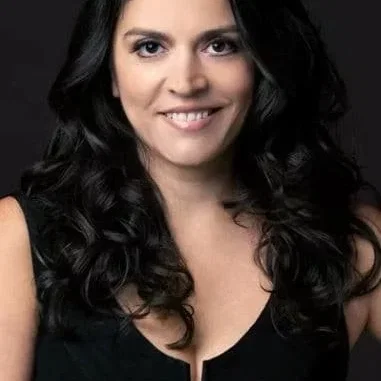  Cecily Strong