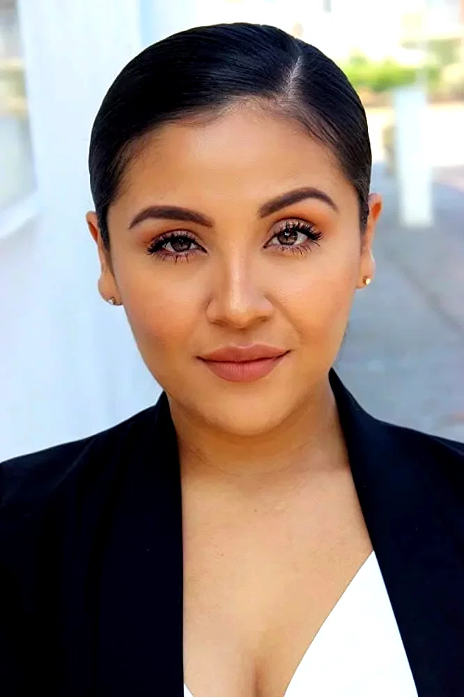  Annie Gonzalez
