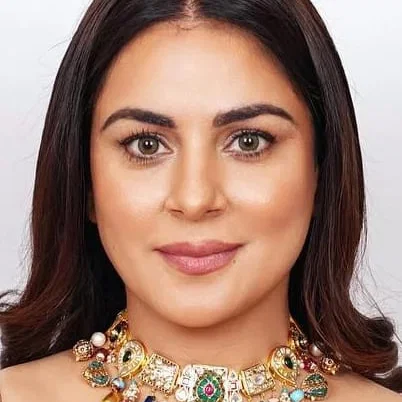  Shraddha Arya